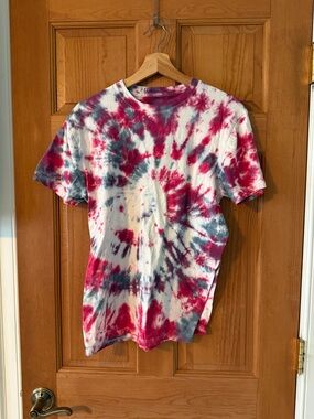 Red and Black Handmade Tie-Dye Spiral Short Sleeve Tee Shirt Size Medium Unisex